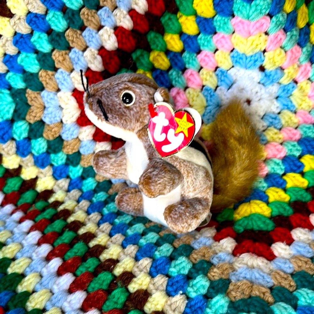 TY Beanie Baby 1999 “Chipper” Squirrel